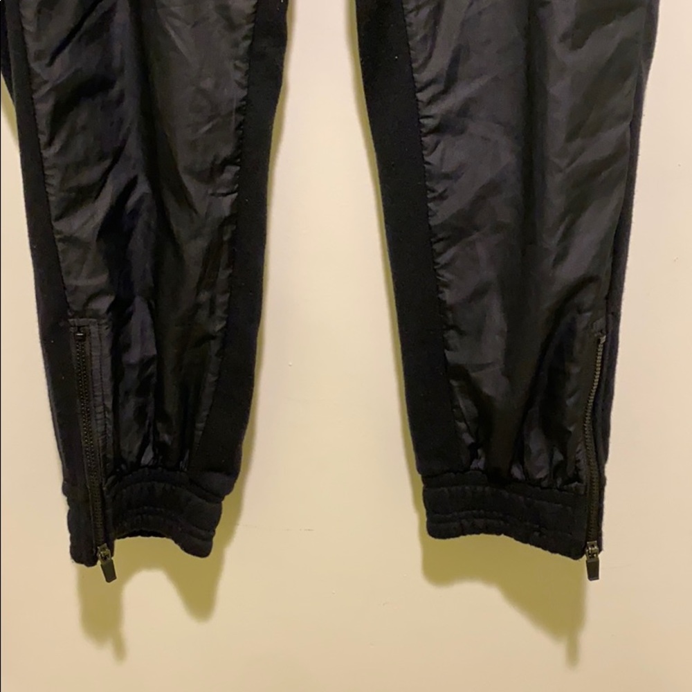 Jogger - Picture 3 of 7